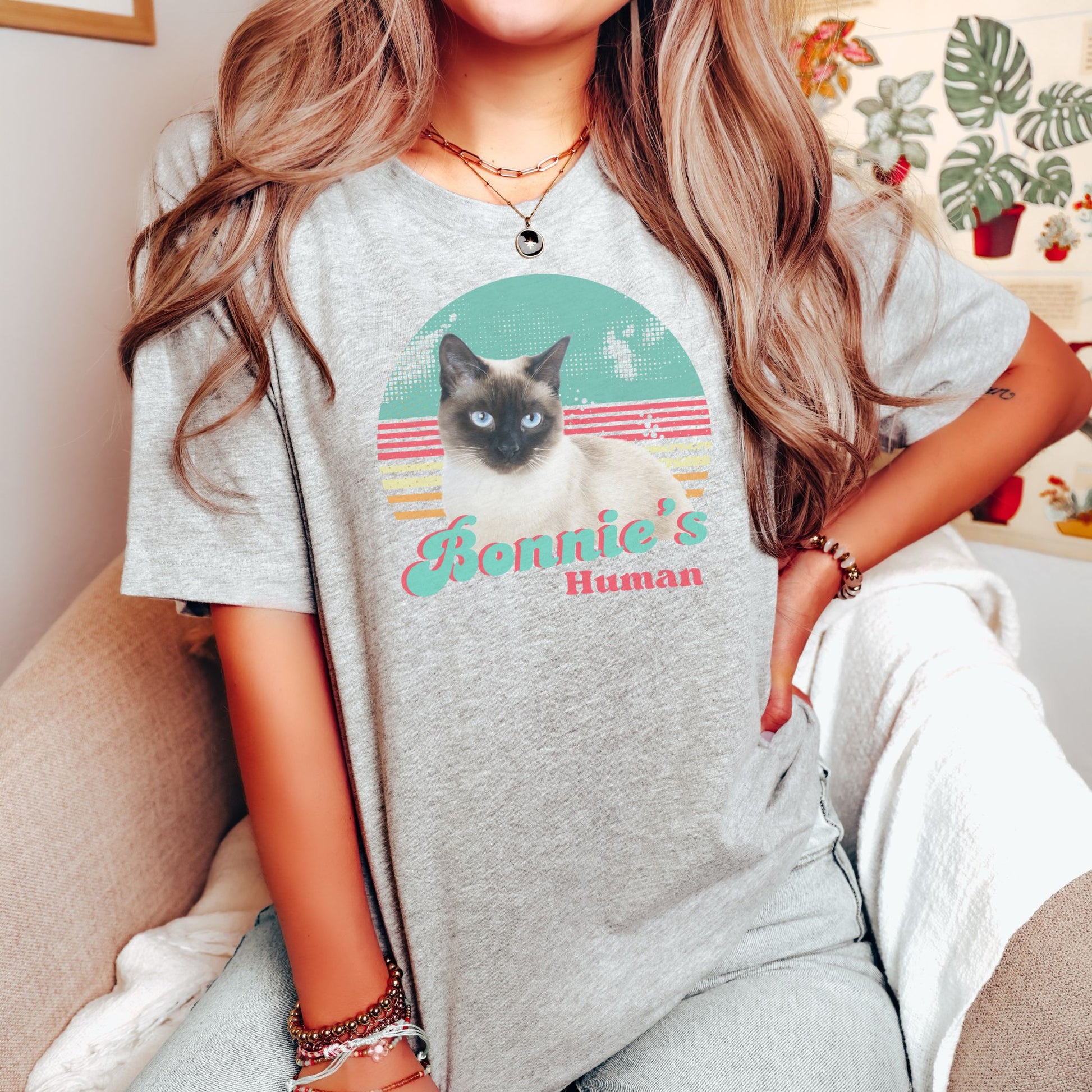 woman wearing retro vibes pet face photo and name shirt in light gray 